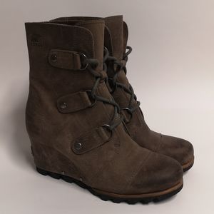 Sorel Joan of Arctic Wedge Boots Size 8.5 Excellent Condition Hard To Find!